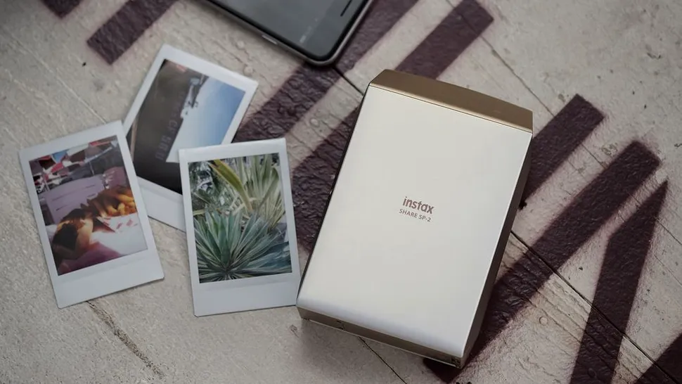 Fujifilm anunţă o imprimantă portabilă care permite printarea pozelor direct de pe telefonul mobil