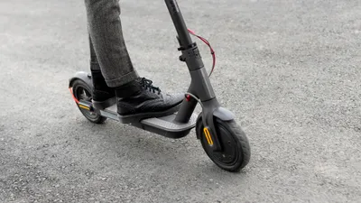 Studiu: Utilizatorii de trotinete electrice au un risc de trei ori mai mare de leziuni cerebrale decât motocicliștii