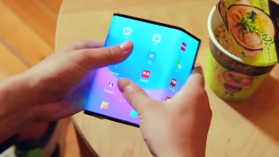 Xiaomi prezintă un telefon pliabil impresionant, cu display flexibil în două puncte