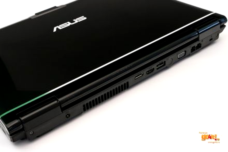 Asus M70 – conectorii video din partea din spate