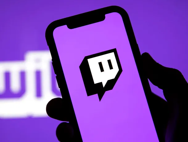 Twitch va folosi conținutul streamerilor pentru antrenarea AI-ului Amazon. Comunitatea reacționează dur
