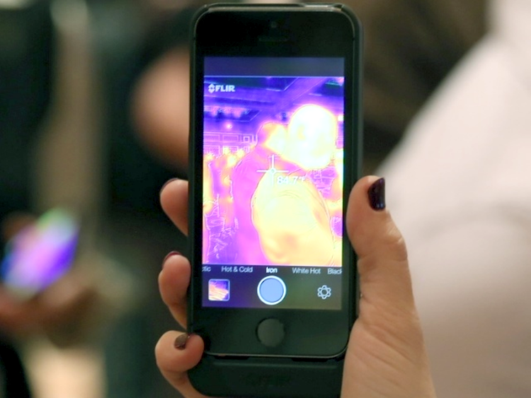Flir One - ransformă telefonul iPhone 5 sau iPhone 5S în cameră video cu termoviziune