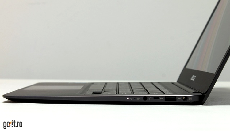 ASUS ZenBook UX305: carcasa subţire nu are o răcire prea eficientă