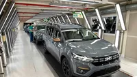 Producția uzinei Dacia din Mioveni a scăzut cu aproape 20% în decembrie 2025 / Scădere și în producția totală de autoturisme în România pe tot anul trecut