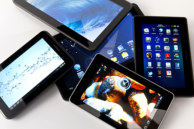 Moment de cotitură pentru industrie: livrările de tablete le vor depăşi pe cele de PC-uri în 2013