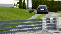 Amendă de 1.000 de lei pentru românii care stau la curte. Vecinii te pot reclama imediat