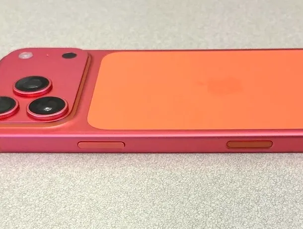 iPhone 17 Pro Max: portocaliul devine roz. Un defect de fabricație?