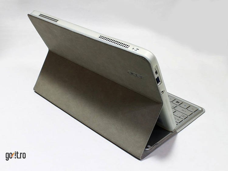 Acer Iconia W700 - vedere din spate