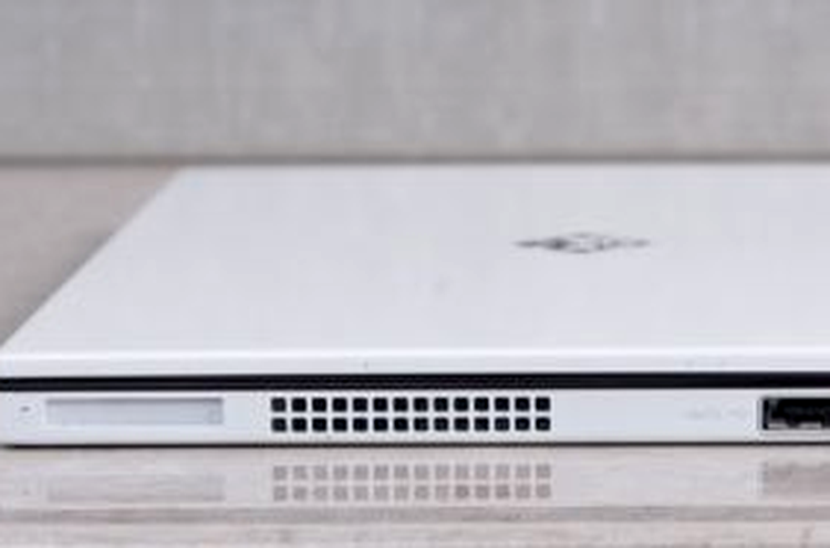 Voodoo Envy 133 are două porturi USB