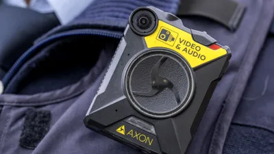 Supravegherea video a angajaților cu body-cam-uri a adus amenzi de mii de euro unei firme din România