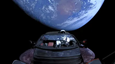 O nouă realizare pentru Elon Musk: Ce s-a întâmplat cu automobilul sport trimis de Tesla în spațiu