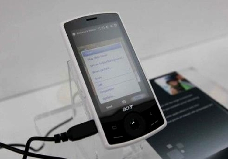 Acer A1 cu procesor la 768 MHz şi Android 2 OS la 390 €