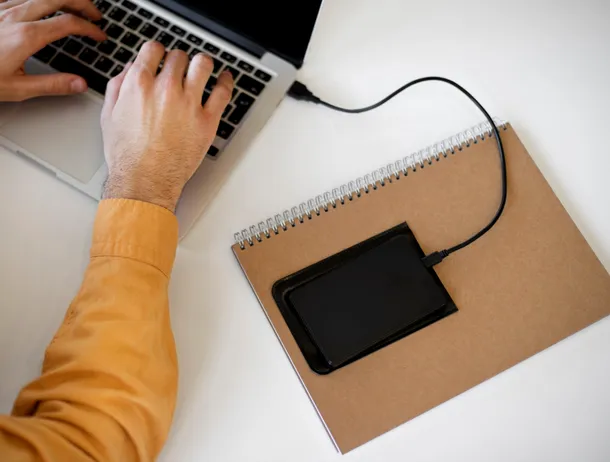 Cercetătorii au descoperit o modalitate de a spiona activitatea de navigare pe internet urmărind activitatea SSD-ului