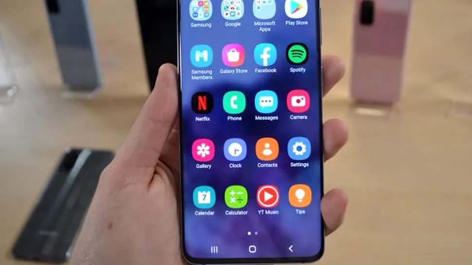 Cum descurajează Samsung înlocuirea acumulatorului la telefoane Galaxy S20 (VIDEO)