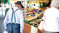 Categoria de pensionari care va primi ajutor înainte de Paște! Se dau tichete sociale pentru alimente