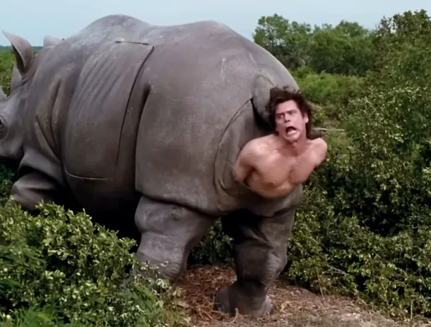 Faimosul rinocer mecanic din filmul „Ace Ventura: When Nature Calls”, scos la licitație. Care este prețul estimat?