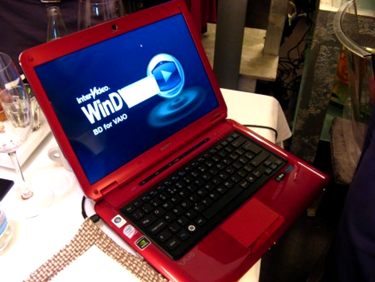 Sony VAIO CS11 este bazat pe platforma Centrino 2 de la Intel