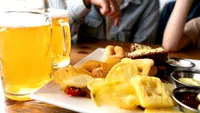Ce efecte are consumul zilnic de bere asupra organismului? Obiceiul pe care îl practică mulți români