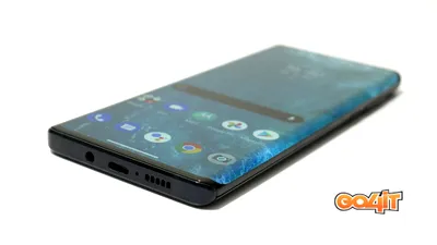 Motorola Edge review: display premium pe un telefon 5G de medie