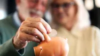 Când vor primi pensionarii banii în noiembrie 2026? Pensia va veni cu o mică întârziere