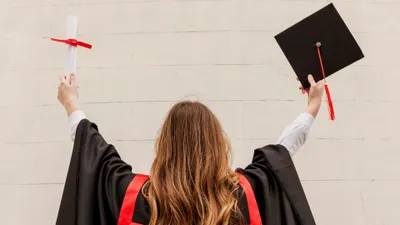 Împotriva curentului? CEO-ul Reddit afirmă că angajează absolvenți de facultate deoarece sunt „nativi în domeniul AI”