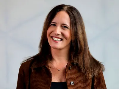 Femeia care „nu a terminat liceul” se ocupă de concedierea a 16.000 de oameni la Amazon, iclusiv din România