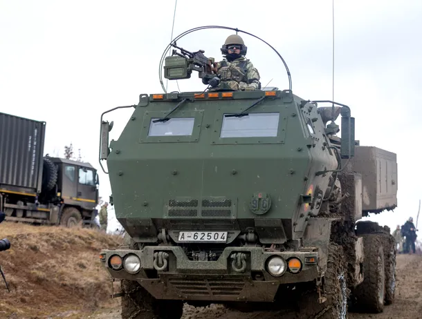 Cât câștigă un comandant român de vehicul lansator de rachete HIMARS? Salariul e motivant