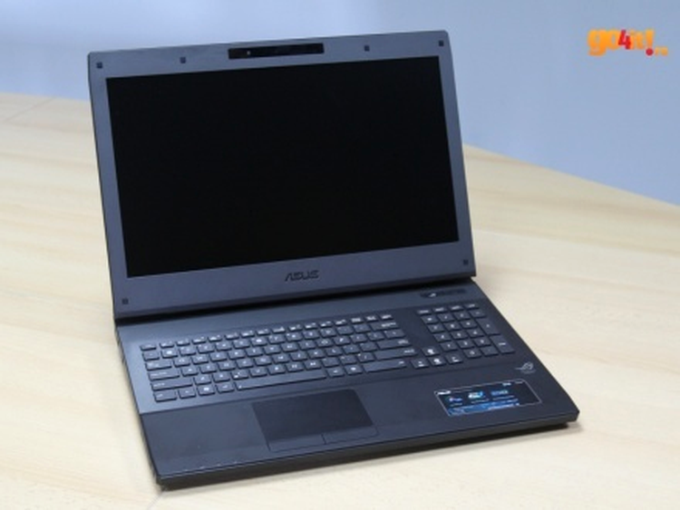 Asus G74SX 3D - un laptop de gaming impresionant
