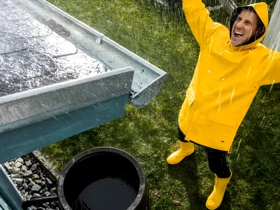 Colectează apa de ploaie și folosește-o în baie și grădină: Sisteme, costuri și montaj – ghid complet 2026