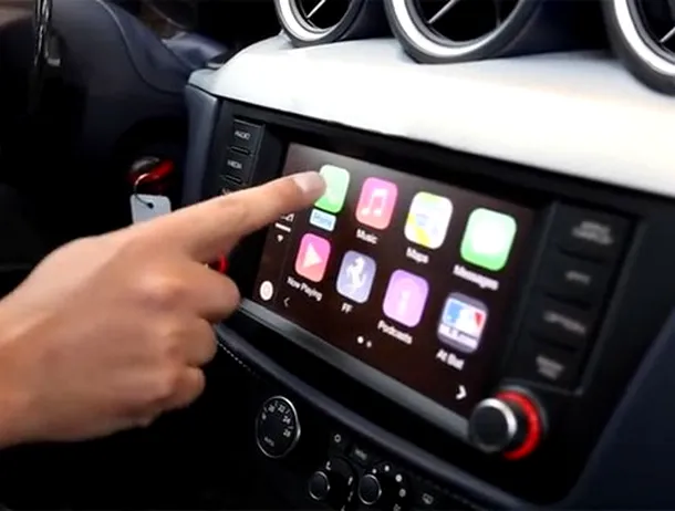 Google Meet și ChatGPT, disponibile acum prin Apple CarPlay