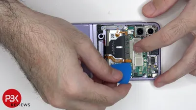 Cât de ușor de reparat este Galaxy Z Flip3 și cât costă reparațiile în service. VIDEO