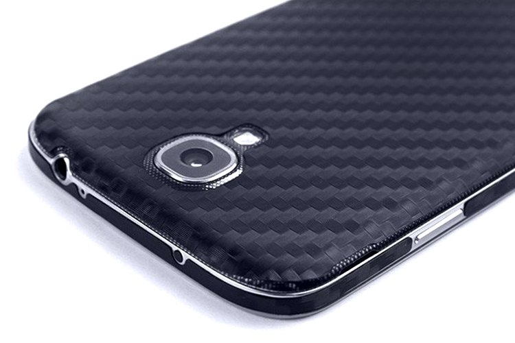 Samsung ar putea livra telefoane în carcasă metalică sau din fibră de carbon
