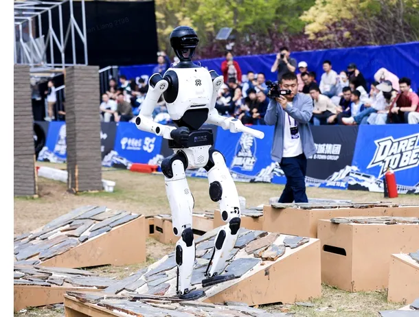 Roboții umanoizi depășesc recordul lui Usain Bolt la 100 de metri, dar pierd controlul la sosire – VIDEO