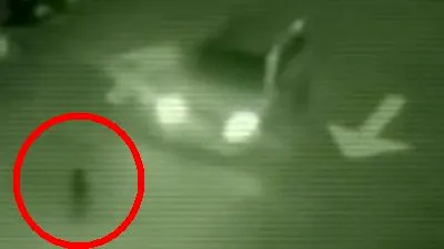 Un şofer loveşte un „pieton”, dar când se dă jos victima e de negăsit [VIDEO]