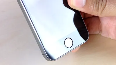 iPhone 6 va avea ecran cu safir, dar lansarea întârzie