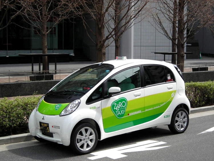 Taxi ecologic Mitsubishi i-Miev