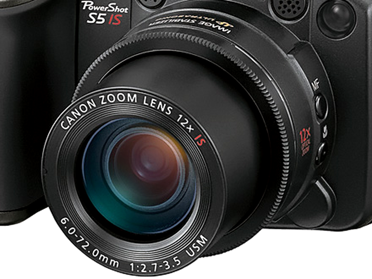 Lentilele lui S5 IS iau valori ale distanţei focale între 36-432mm