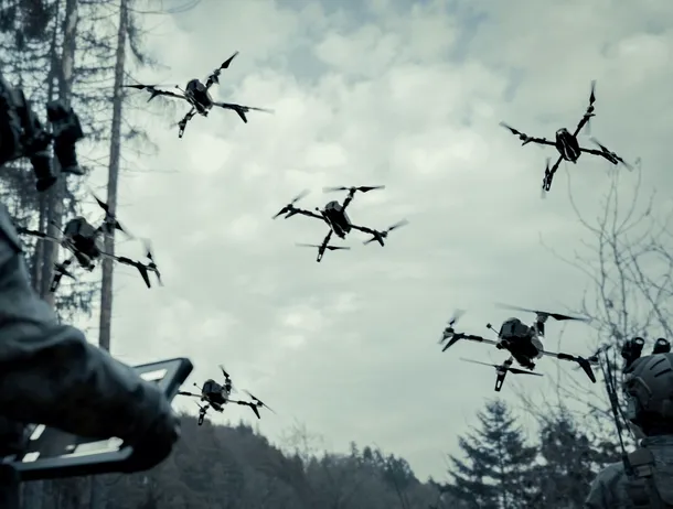 Moment remarcabil în Ucraina: Un roi de drone a eliberat prizonieri din captivitatea rusă