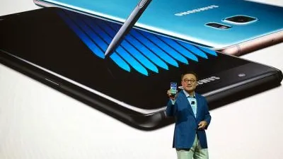 UPDATE: Samsung va înlocui smartphone-urile Galaxy Note7 vândute până acum, după ce mai multe unităţi au luat foc în timp ce erau încărcate