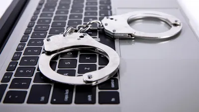Român fugar, arestat în SUA pentru o fraudă electronică de peste 600.000 de dolari