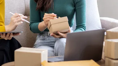 Studiu global: AI schimbă obiceiurile de cumpărare. Asia conduce adopția, Europa recuperează