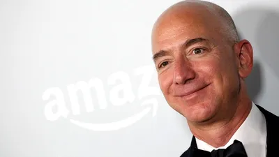 Jeff Bezos, CEO-ul Amazon, este acum cel mai bogat om din lume