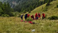 Cine sunt tinerii care au căzut cu mașina în râpa de peste 200 de metri! Singurul supraviețuitor a rezistat 10 ore să vină medicii
