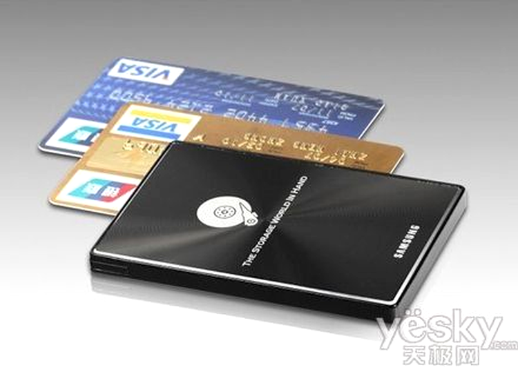 HDD-ul extern de 120 GB cat un card de credit
