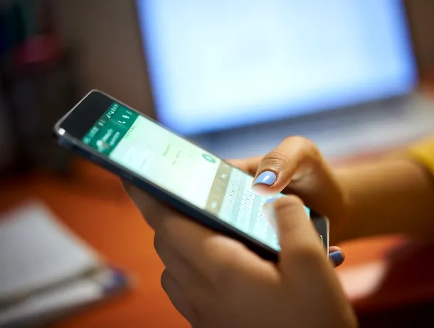 O nouă încercare de fraudă pe Facebook și WhatsApp. Escrocii vor datele personale