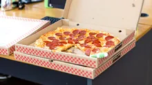 O mare compania de pizza, păgubită cu 100 de milioane de dolari de inteligența artificială