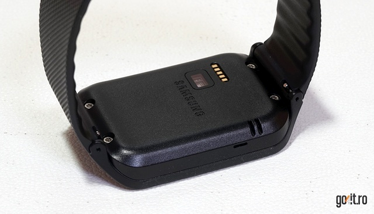 Samsung Gear 2 Neo - senzorul pentru puls, difuzorul şi unul din cele două microfoane