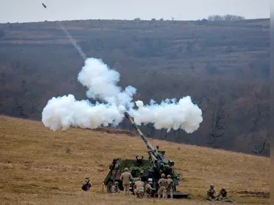 EXCLUSIV „Fuga” este cheia: Cum sunt protejate obuzierele de tip „tragi și fugi” CAESAR din România de drone, conform unui general francez: „Mobilitatea conferă acestei arme o protecție excelentă”