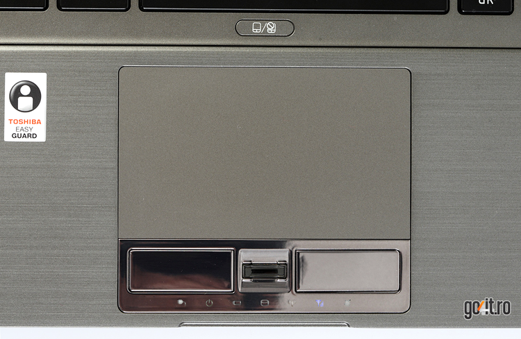 Toshiba Portege Z930 - touchpad-ul cu butoane cromate