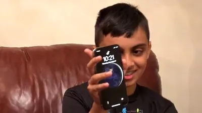 Sistemul de securitate Face ID de pe iPhone X a fost „păcălit” de un copil de zece ani [VIDEO]